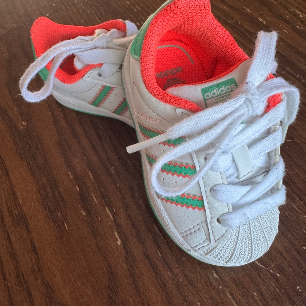 ADIDAS SUPERSTAR J SHELL TOE GV6991  
US SIZE 4 White/Green like New